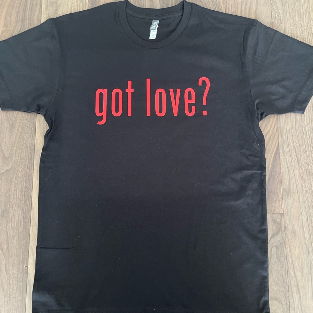 NWOT Got Love? T-Shirt - Picture 3 of 9
